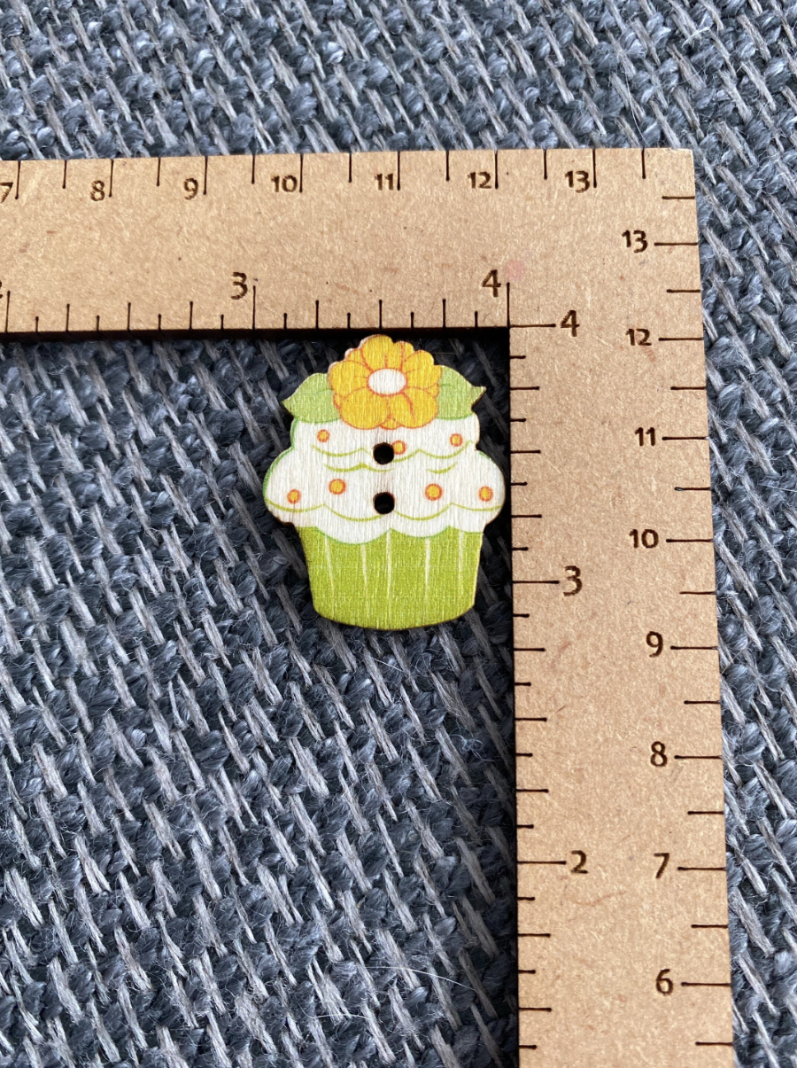 Wooden Cupcake Buttons (6pcs)